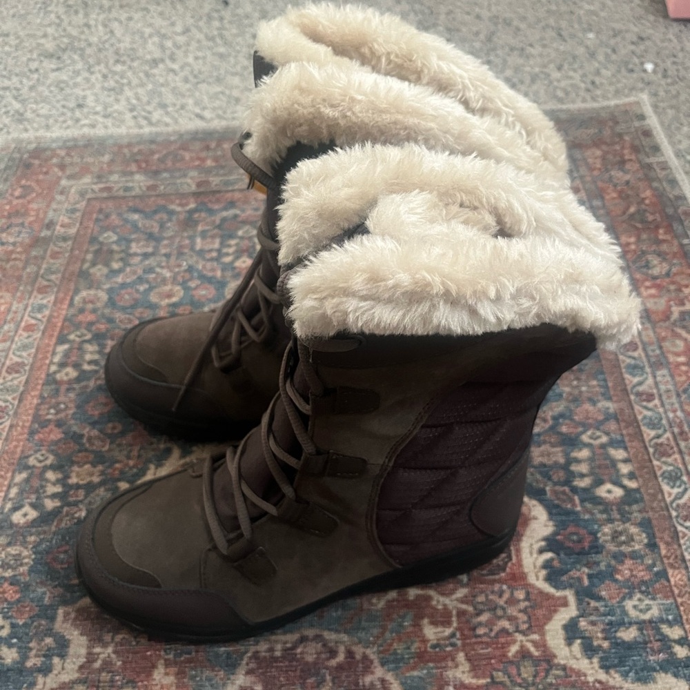 Columbia Dark Brown Winter Boots with Cream Fur
